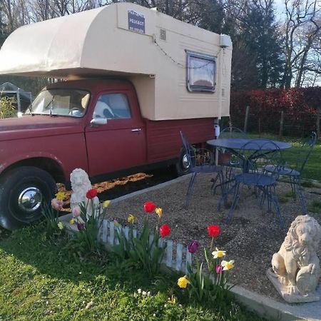 Le Pick Up 403 Vintage Hotel Oradour-sur-Glane Ngoại thất bức ảnh
