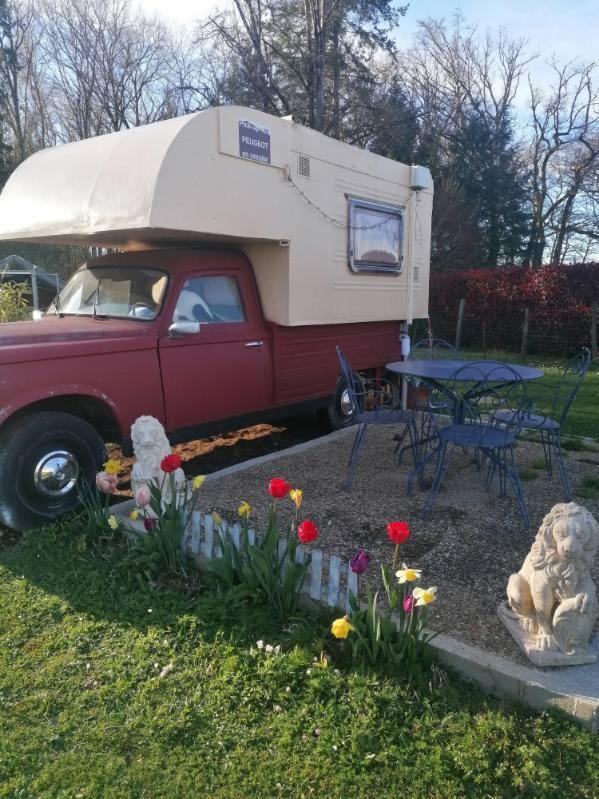 Le Pick Up 403 Vintage Hotel Oradour-sur-Glane Ngoại thất bức ảnh